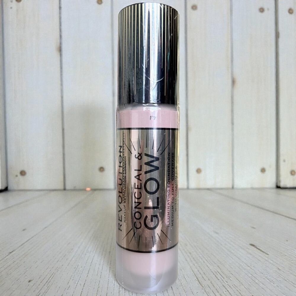 Makeup Revolution Conceal & Glow Illuminating Foundation, F7 New Sealed